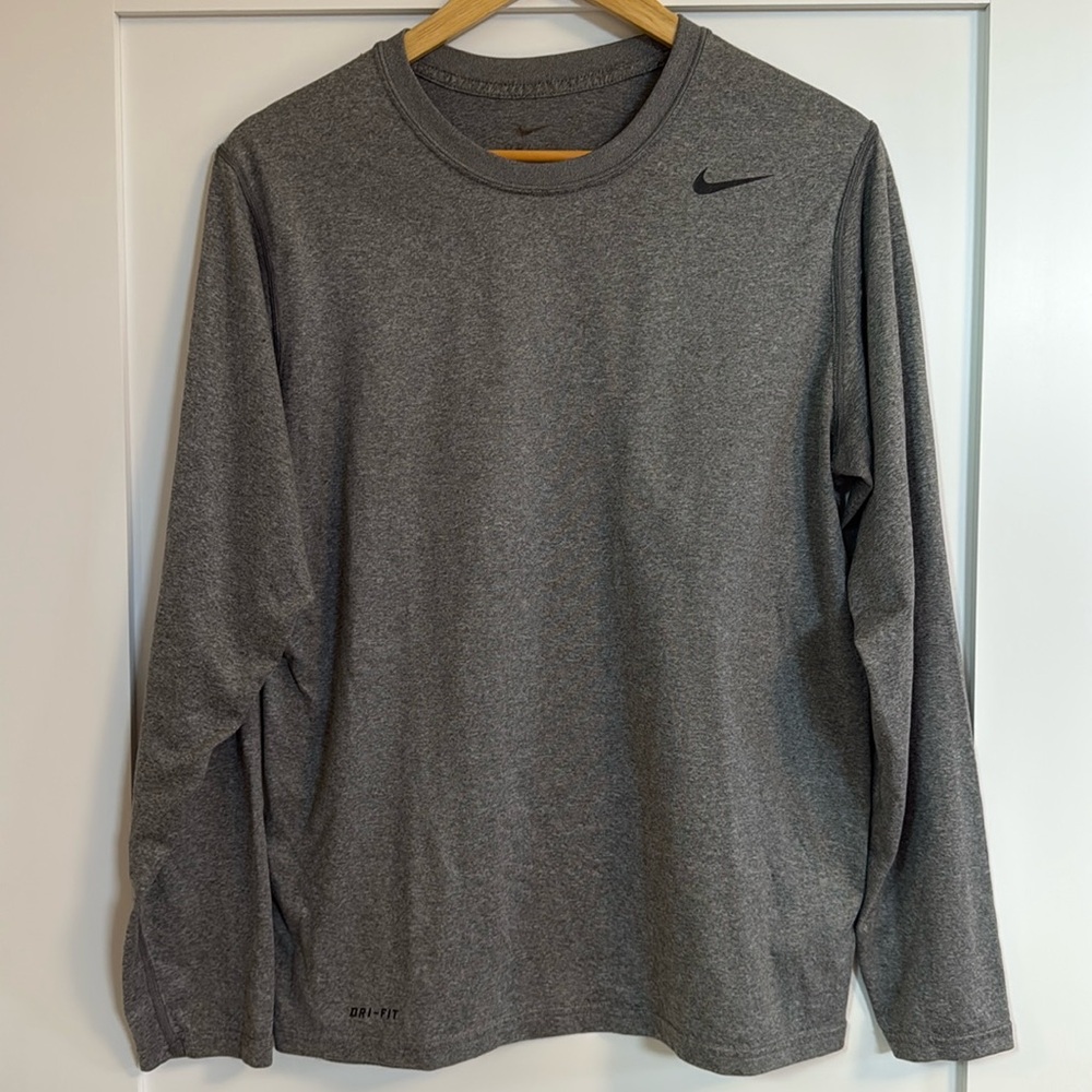 Nike Men’s Medium Dri-Fit Longe Sleeve Tee Shirt